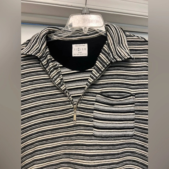 Urban Outfitters Men's Sweatshirt size M striped black white beige Quarter zip - Picture 2 of 4